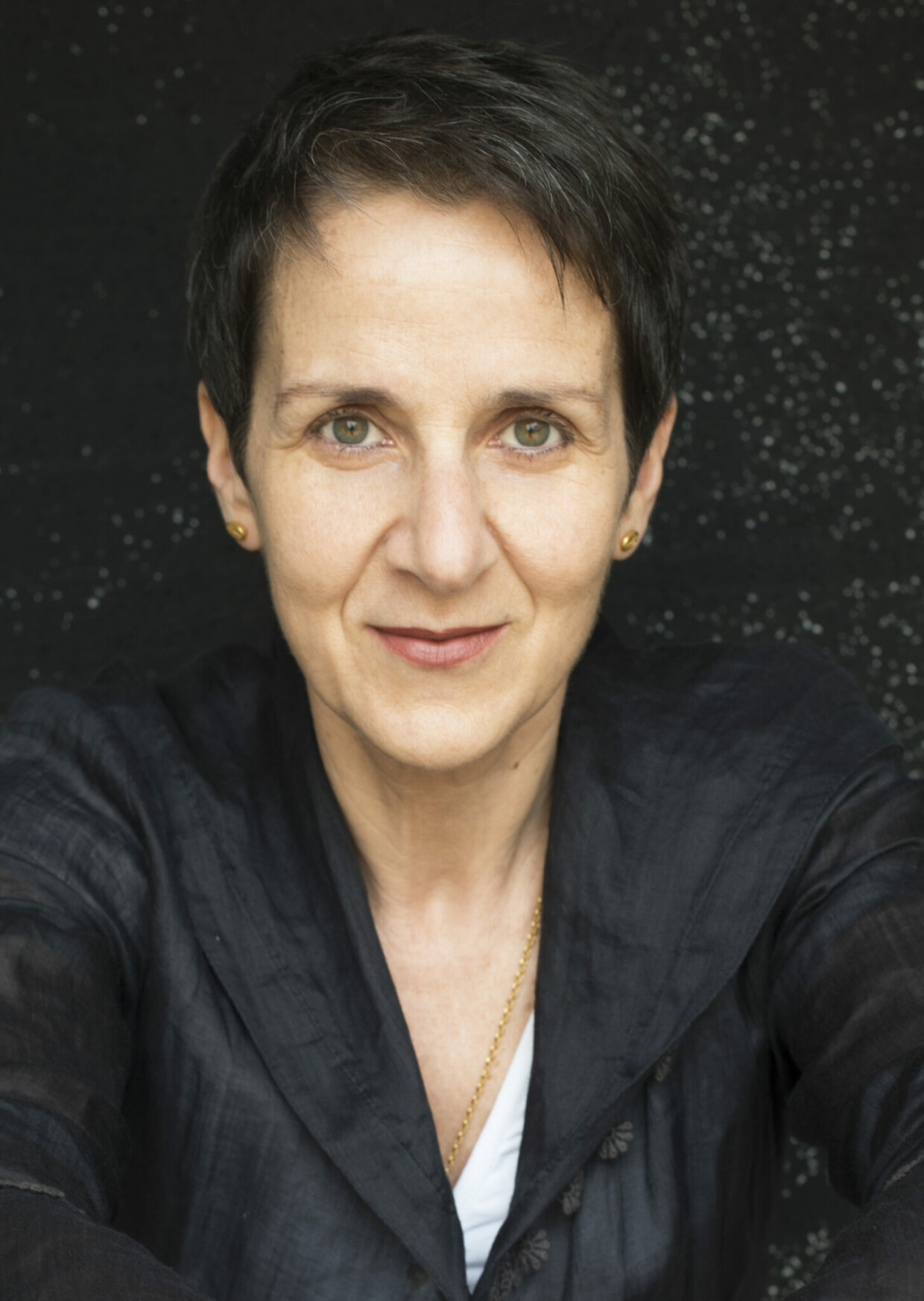 Konstantia Gourzis dokumentarisches Musiktheater „Stoff“ kommt in Schwerin zur Uraufführung