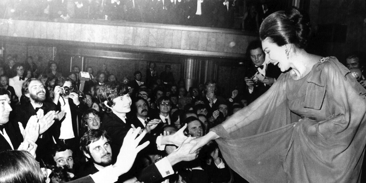 Maria Callas nach einem Konzet im Pariser Théâtre des Champs-Élysées im August 1973