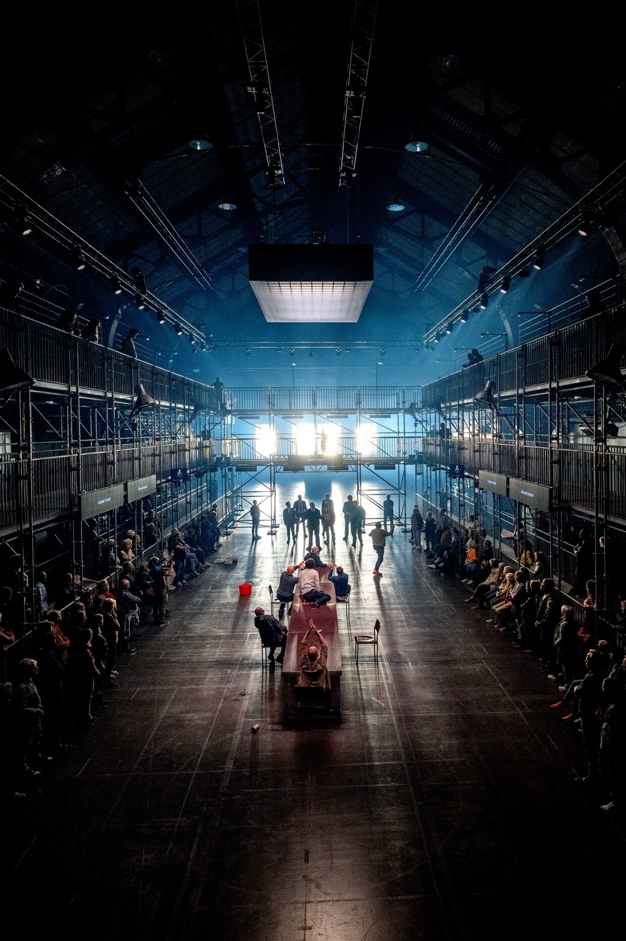 Szenenbild aus Leoš Janáčeks „Aus einem Totenhaus“ bei der Ruhrtriennale 2023