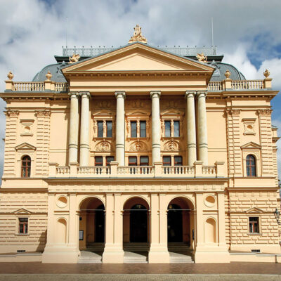 Steten Anlass für einen Ausflug nach Schwerin bietet das Mecklenburgische Staatstheater