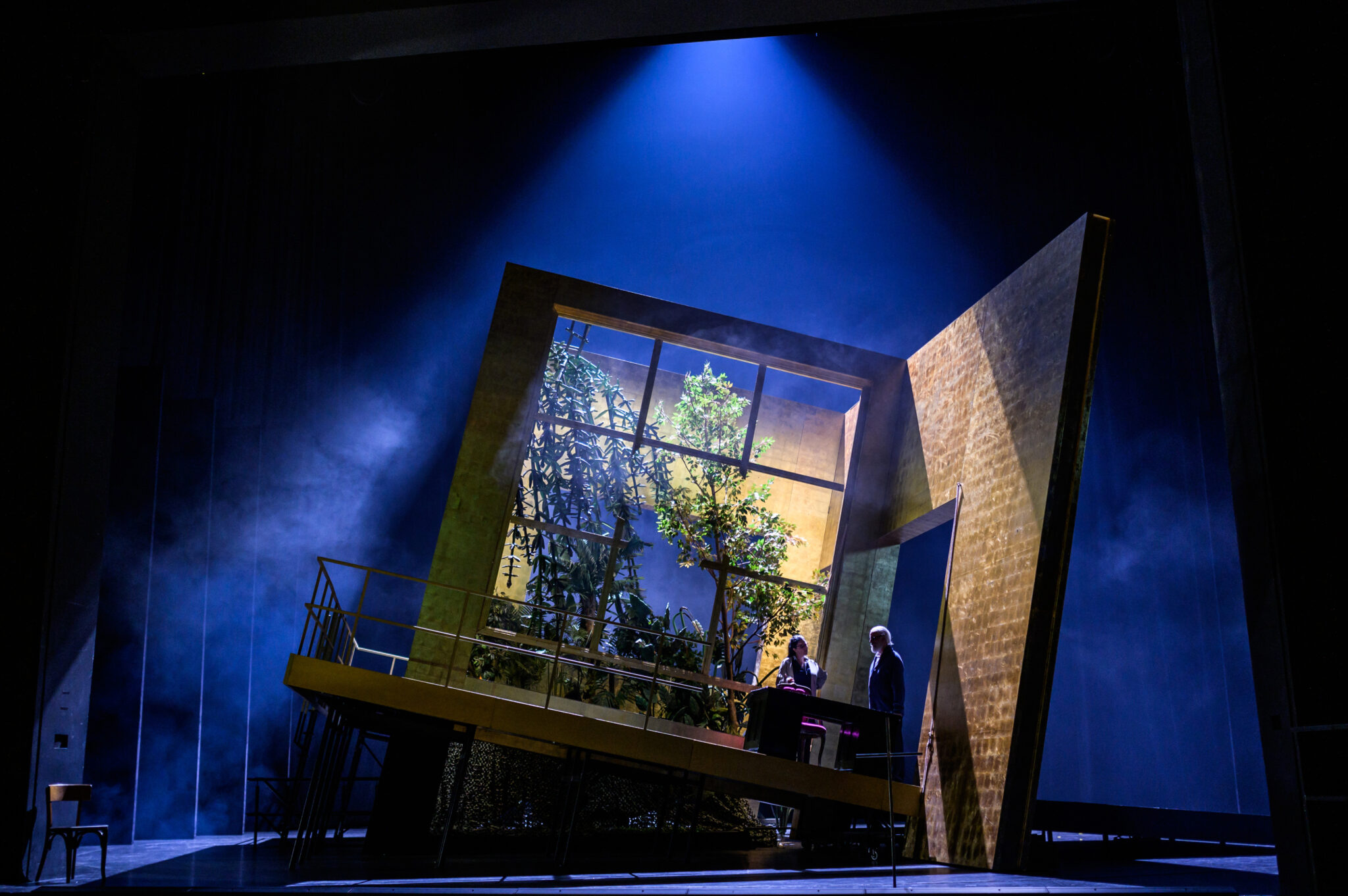 Szenenbild aus „missing in cantu (eure paläste sind leer)“ am Deutschen Nationaltheater Weimar