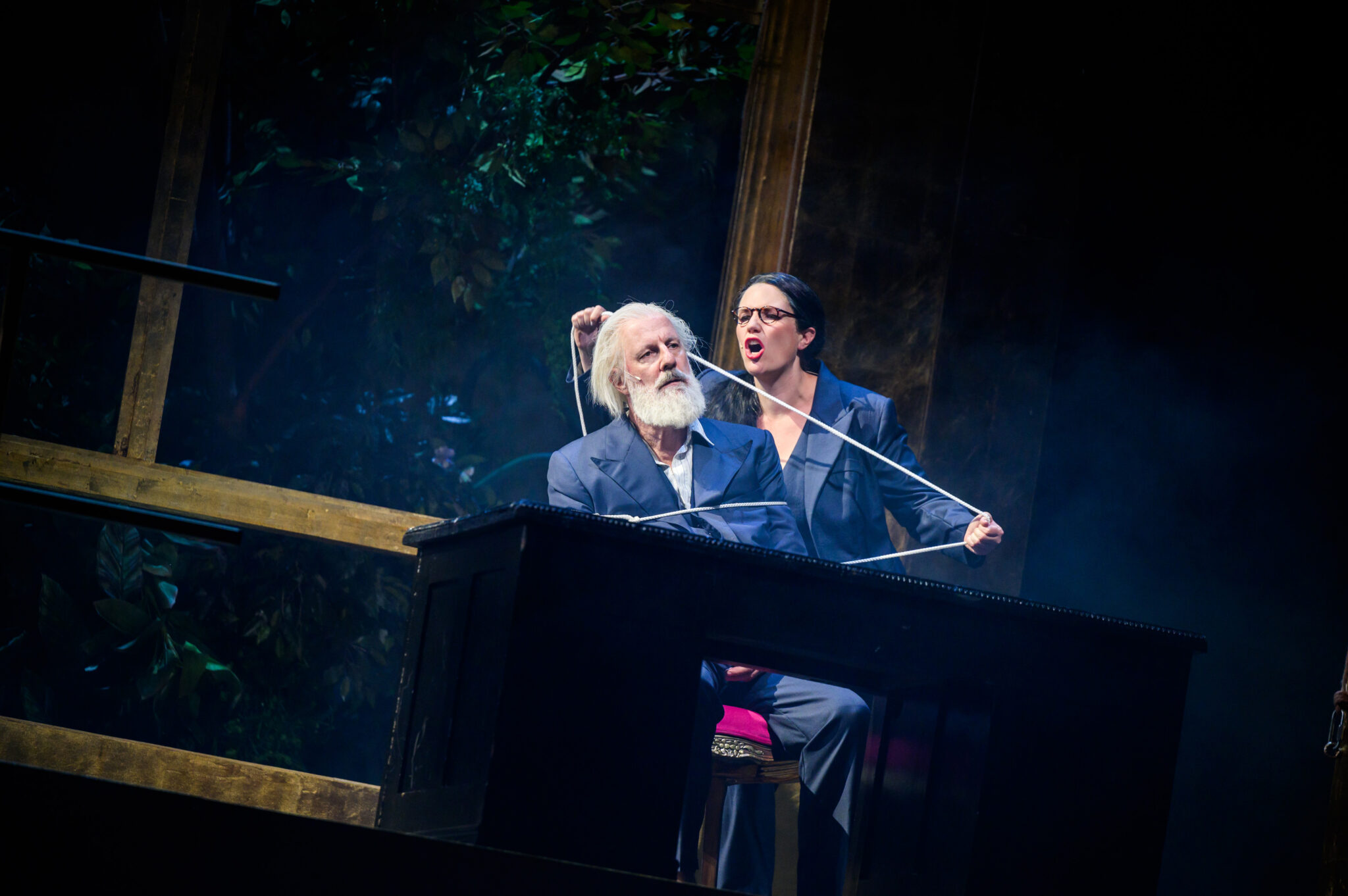 Szenenbild aus „missing in cantu (eure paläste sind leer)“ am Deutschen Nationaltheater Weimar
