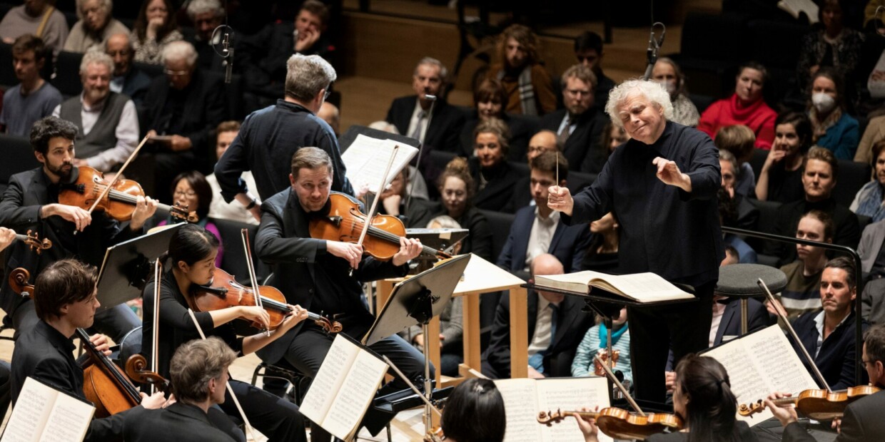 Wagner-Fieber: Sir Simon Rattle dirigiert „Siegfried“ in der Isarphilharmonie