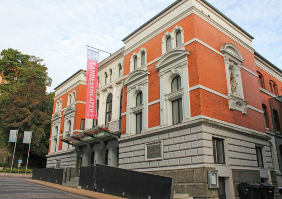 Das Schleswig-Holsteinische Landestheater in Flensburg kombiniert Strawinskys „Feuervogel“ mit Kurt Weills „Fantaisie symphonique“ zu einem doppelten Tanzabend