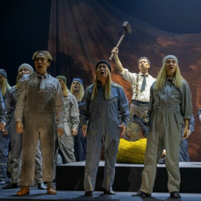 Am Theater Münster ist Franz Schrekers „Der Schmied von Gent“ stimmungsvoll im Setting des städtischen Friedenssaals zu erleben