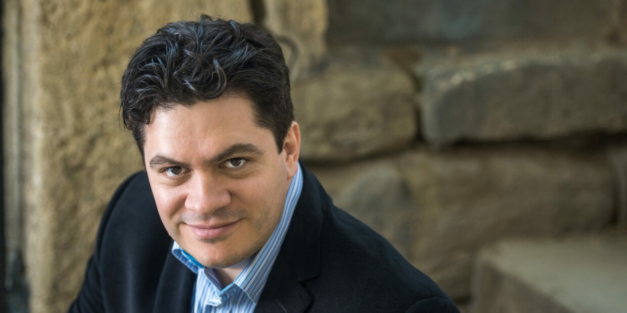 Seit der Spielzeit 2019/20 steht Cristian Măcelaru als Chefdirigent dem WDR Sinfonieorchester vor