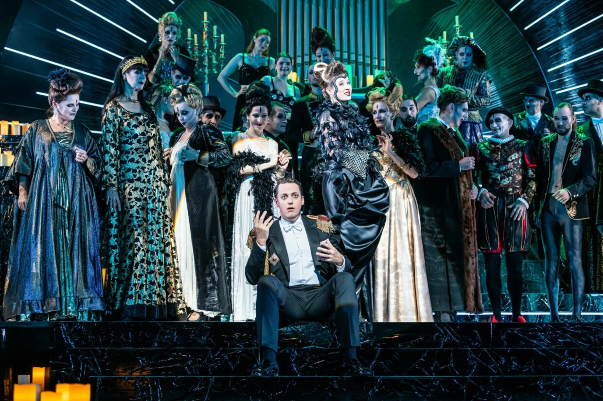 Szenenbild aus „Die Fledermaus“ an den Bühnen Halle