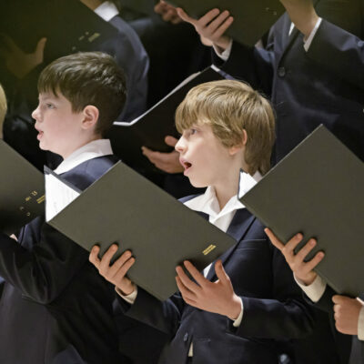 Rund 125 Kruzianer von 9 bis 19 Jahren singen im Dresdner Kreuzchor