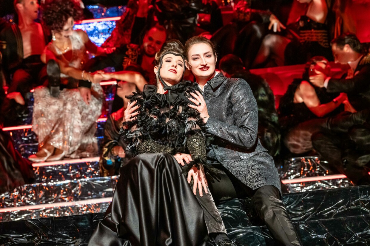 Szenenbild aus „Die Fledermaus“ an den Bühnen Halle