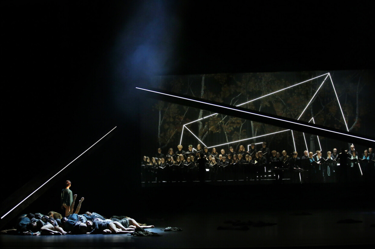 Szenenbild aus „Paradise Lost“ mit dem Leipziger Ballett