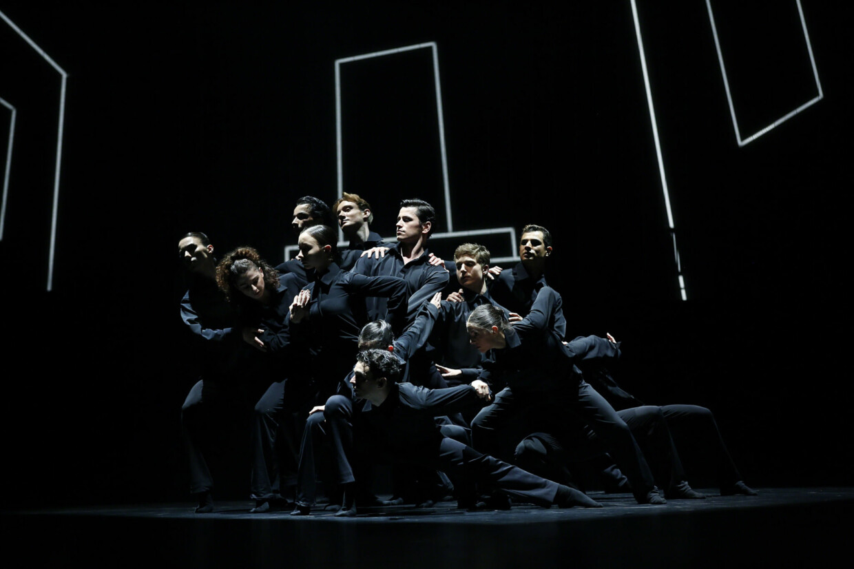 Szenenbild aus „Paradise Lost“ mit dem Leipziger Ballett