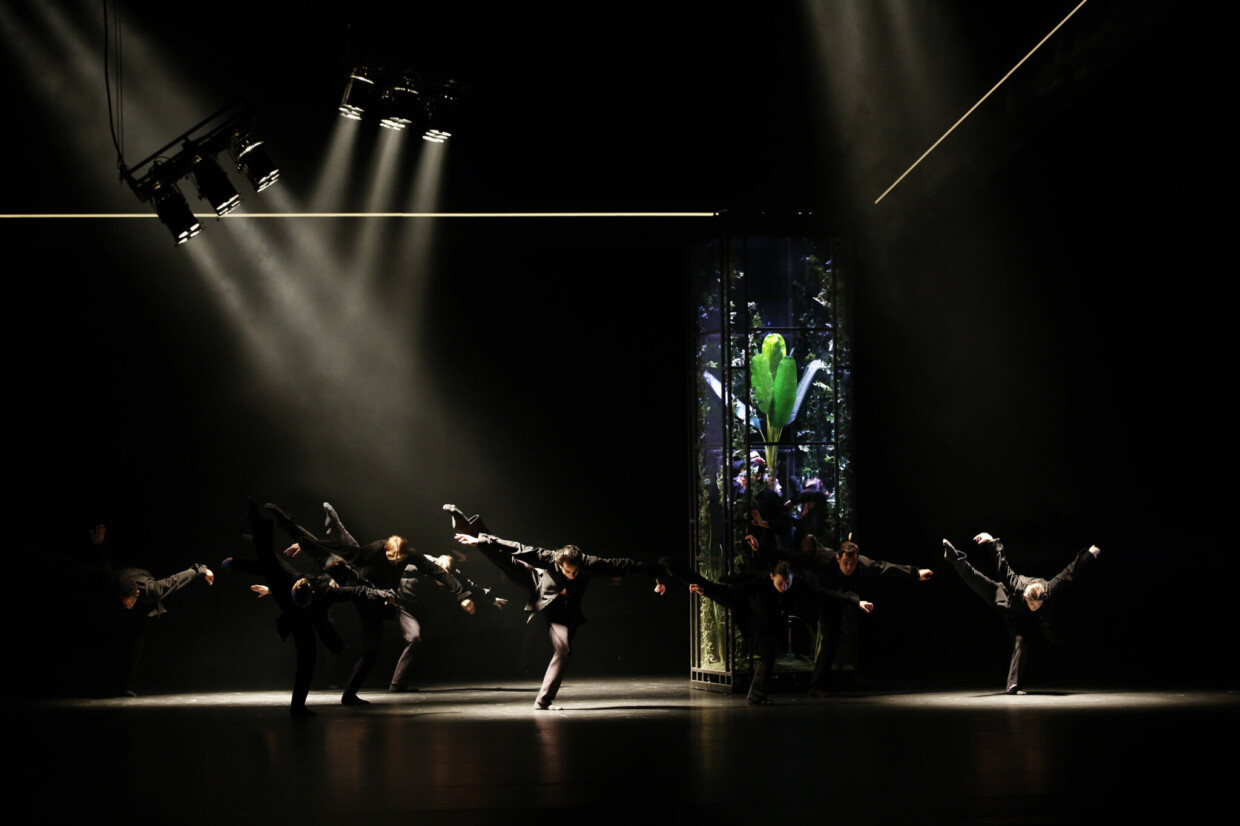 Szenenbild aus „Paradise Lost“ mit dem Leipziger Ballett