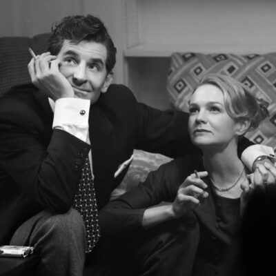 Bradley Cooper spielt „Maestro“ Leonard Bernstein, Carey Mulligan ist als Felicia Montealegre zu sehen