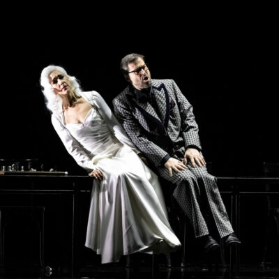 Holger Falk und Juliane Banse in der Uraufführung von Manfred Trojahns „Septembersonate“ an der Deutschen Oper am Rhein Düsseldorf