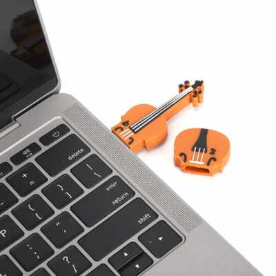 Speichert nicht nur Musik: USB-Stick in Geigen-Form