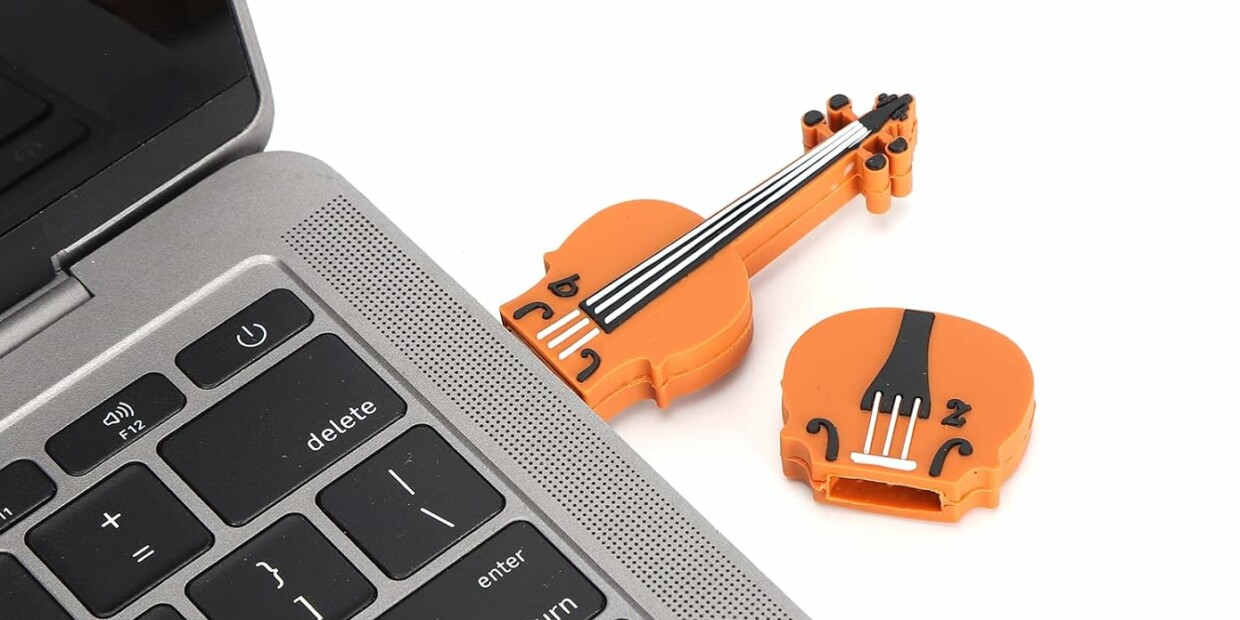 Speichert nicht nur Musik: USB-Stick in Geigen-Form