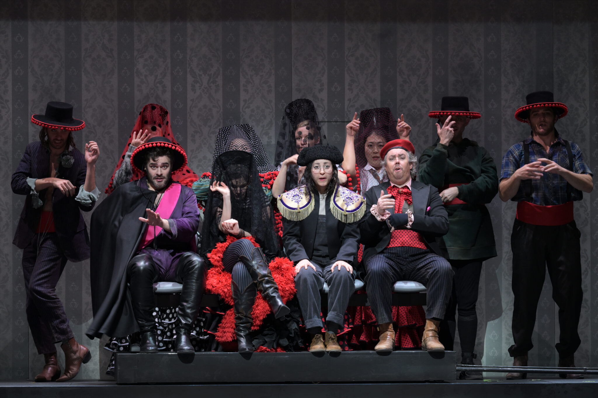 Szenenbild aus Offenbachs „Die Banditen“ an der Oper Frankfurt