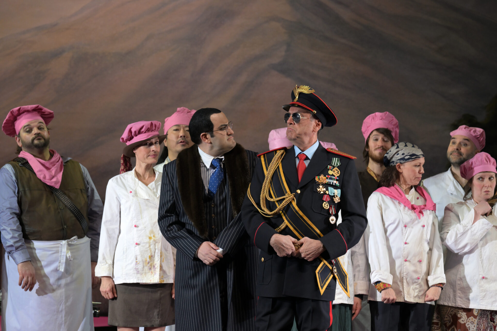 Szenenbild aus Offenbachs „Die Banditen“ an der Oper Frankfurt