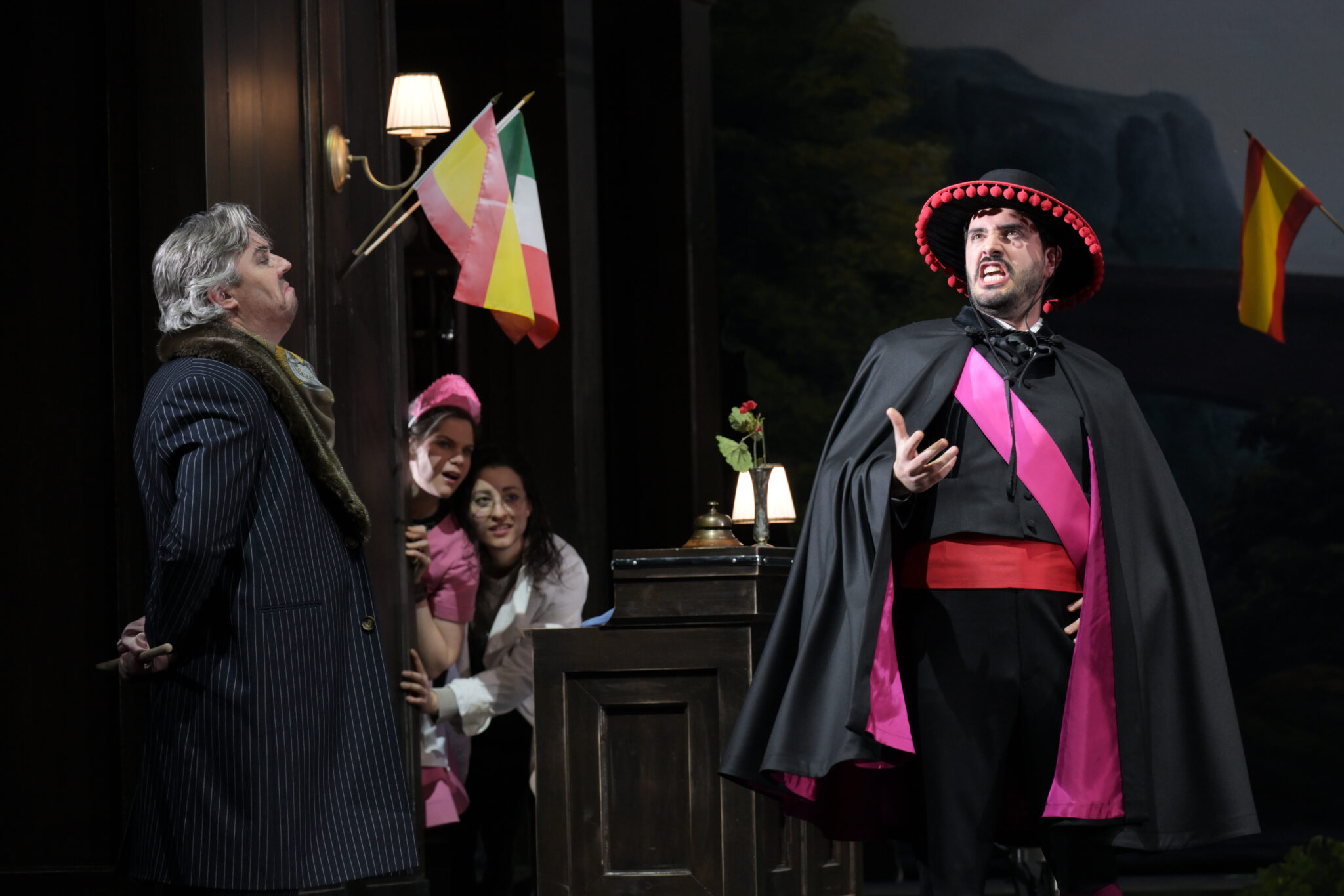 Szenenbild aus Offenbachs „Die Banditen“ an der Oper Frankfurt