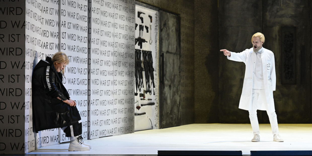 Mit subtiler Genauigkeit singen Aile Asszonyi (Brünnhilde) und Thomas Johannes Mayer (Wotan) in Wagners „Walküre“ am Saarländischen Staatstheater