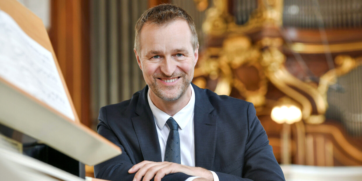 Seit 2020 prägt Jörg Endebrock als Michelkantor in Hamburg maßgeblich das norddeutsche Chor- und Sakralmusikwesen mit.