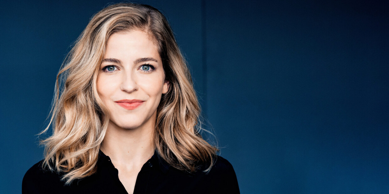 Dirigentin Karina Canellakis ist auch für ihr virtuoses Geigenspiel bekannt