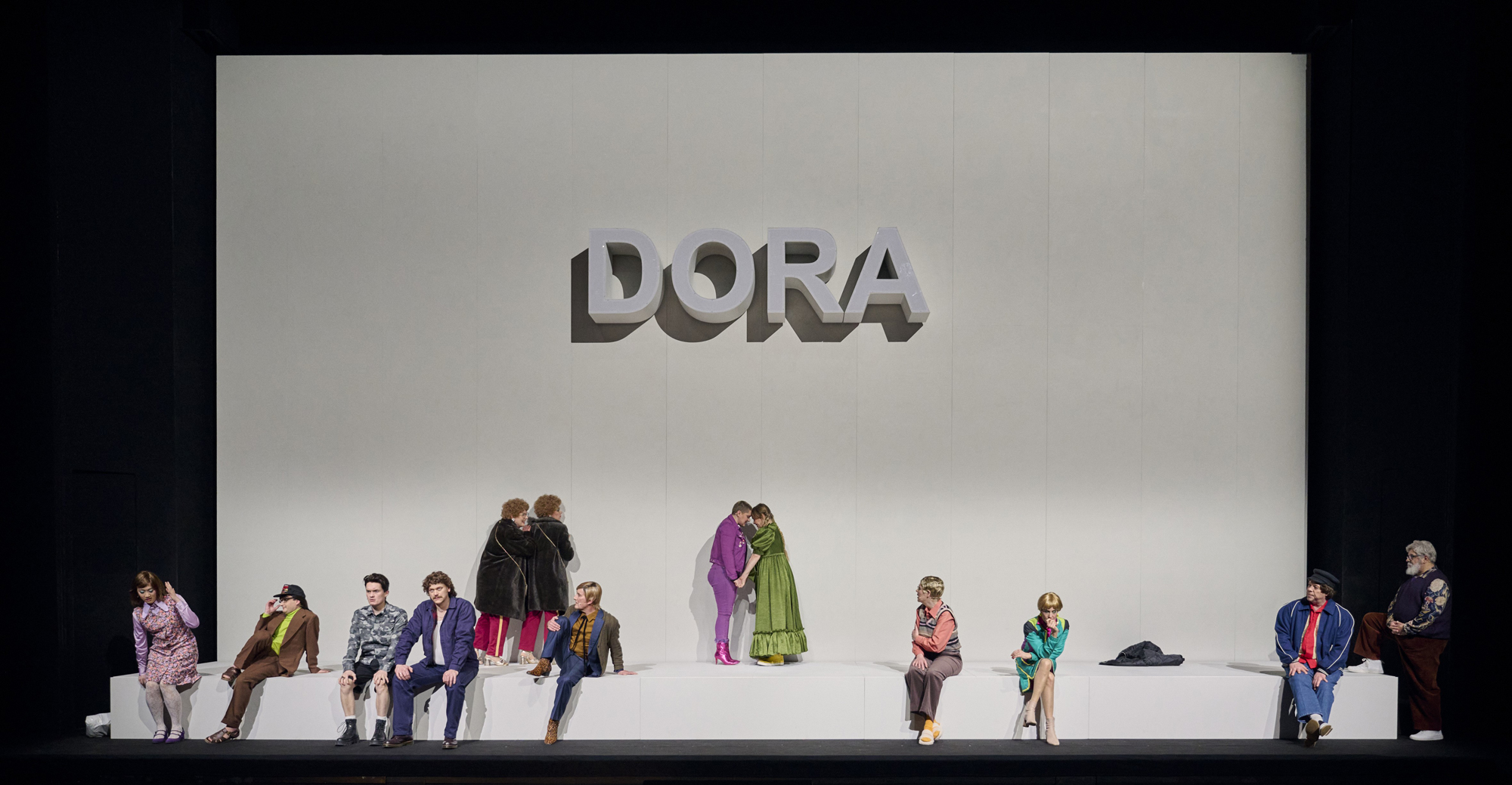 Szenenbild aus „Dora“ (UA) an der Staatsoper Stuttgart