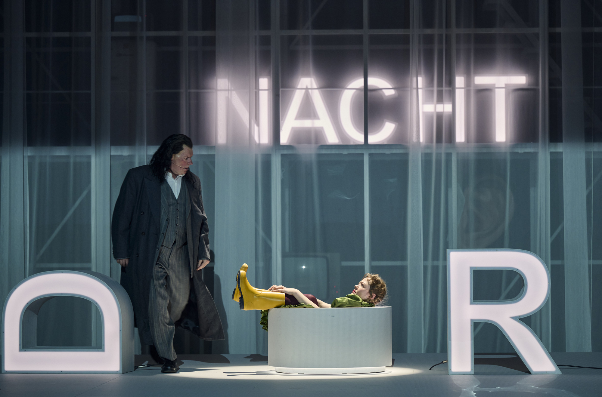 Szenenbild aus „Dora“ (UA) an der Staatsoper Stuttgart