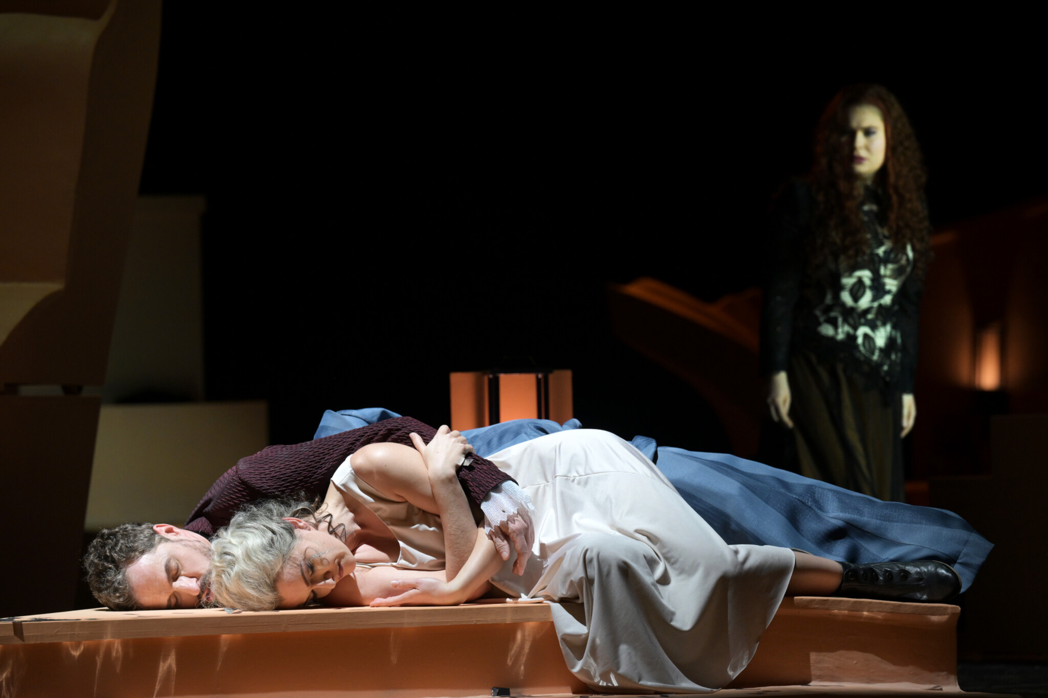 Szenenbild aus „In seinem Garten liebt Don Perlimplín Belisa“ an der Oper Frankfurt