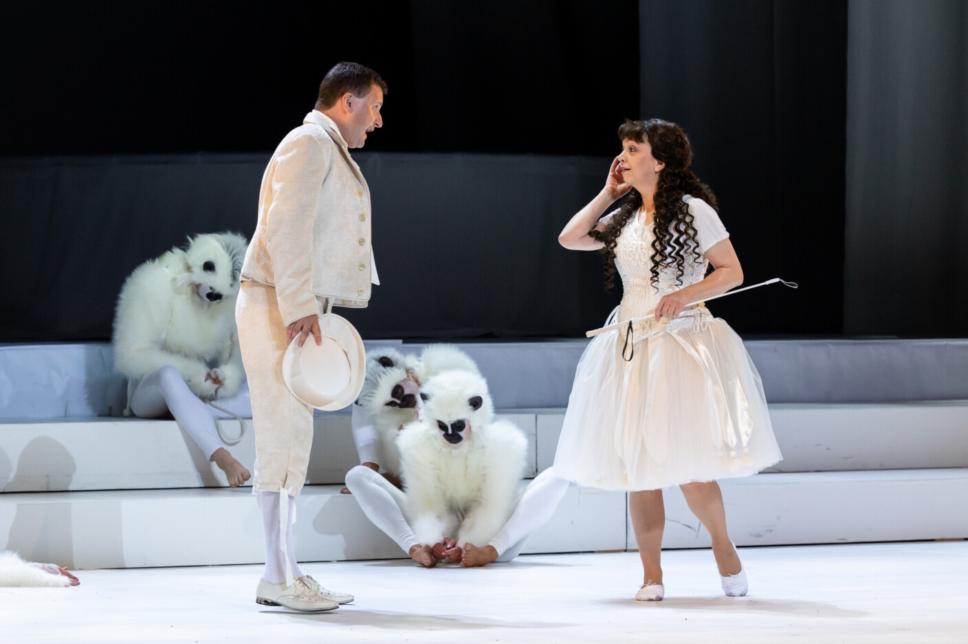 Szenenbild aus „Die verkaufte Braut“ in einer Gastproduktion der Staatsoper Prag