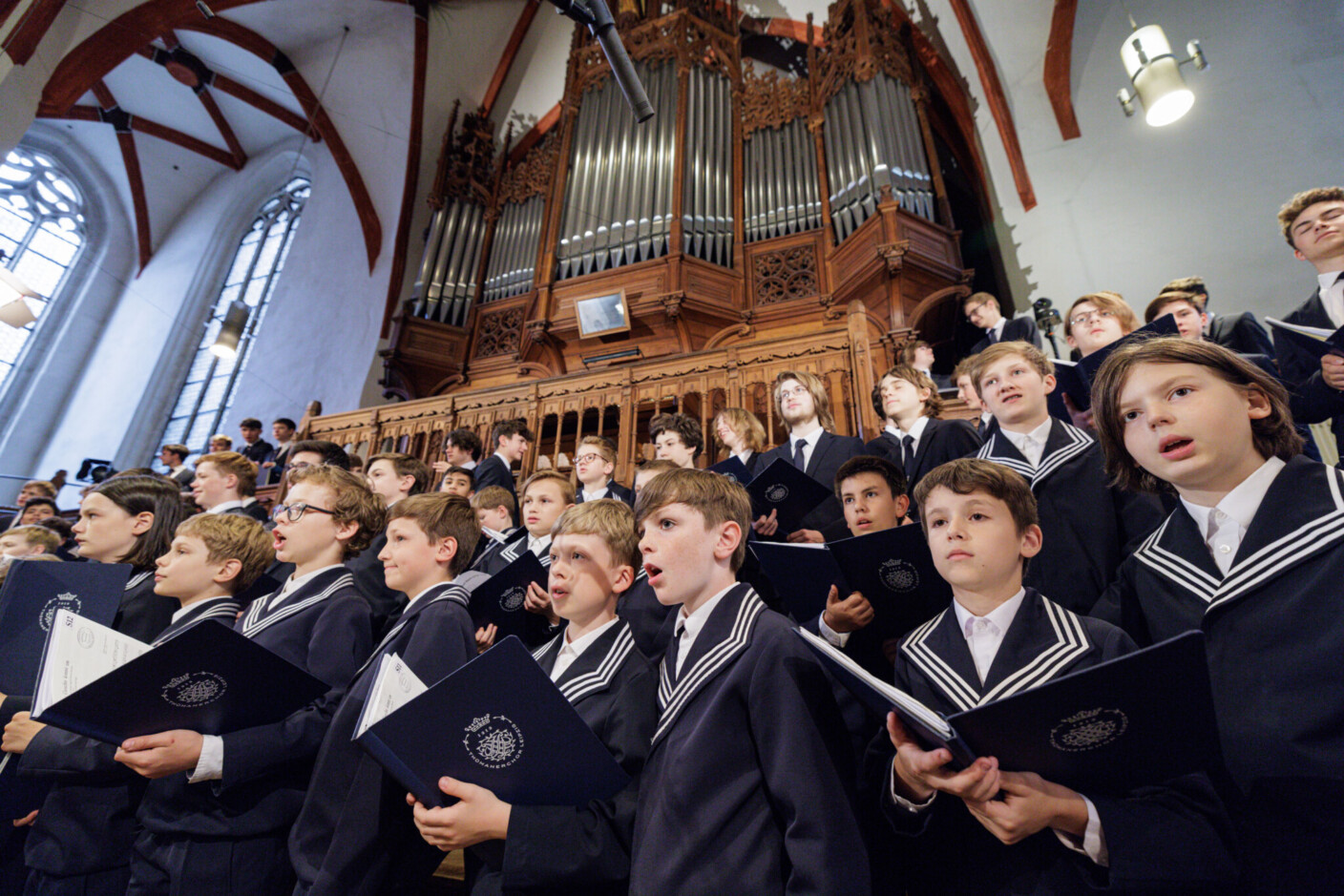 Der Thomanerchor Leipzig musiziert unter der Leitung von Thoamskontor Andreas Reize.