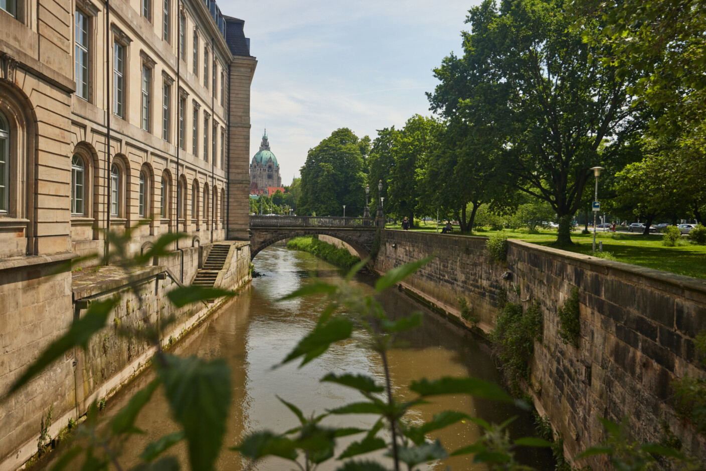 Das Leineufer lädt zu Spaziergängen ein