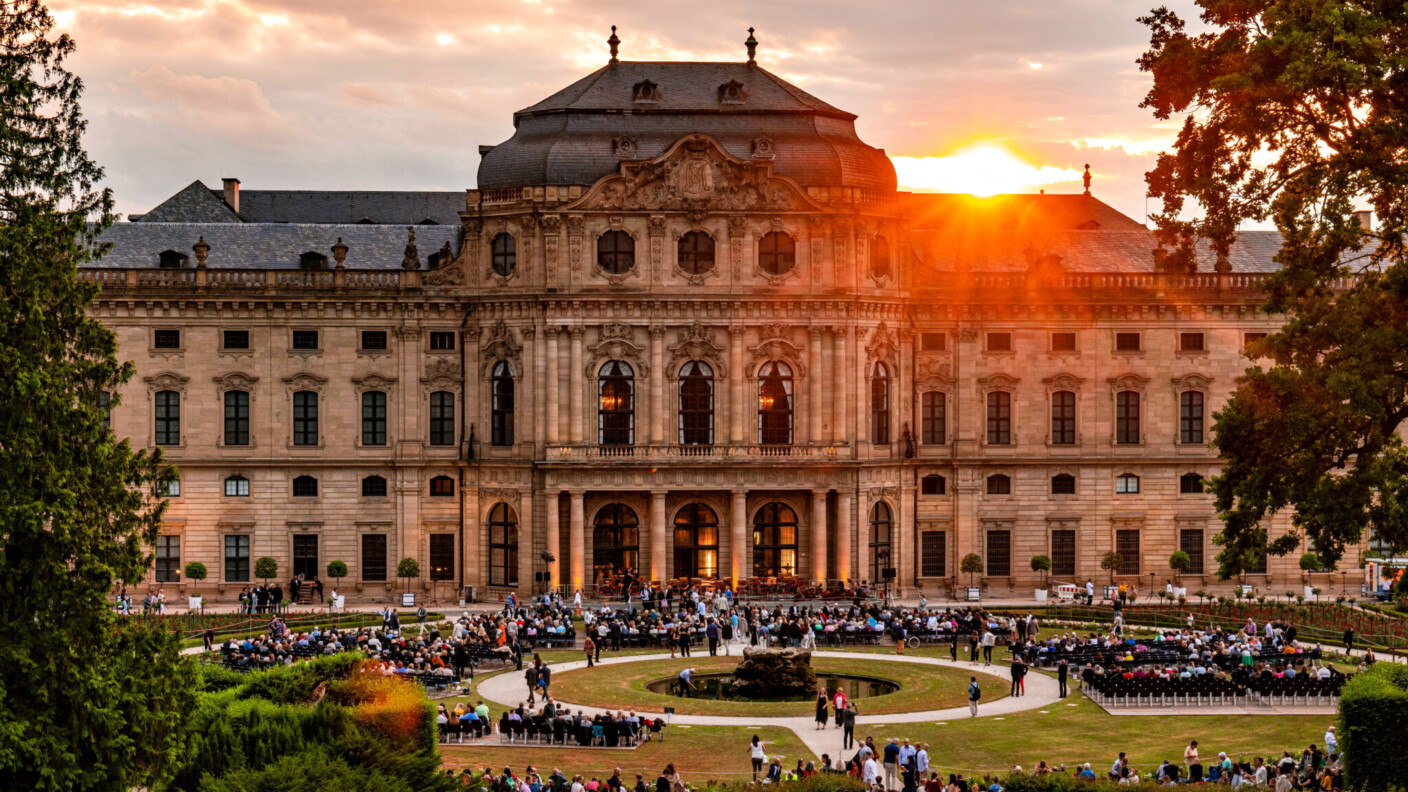 Besonders beliebt: die „Nachtmusik“ im Hofgarten der Residenz