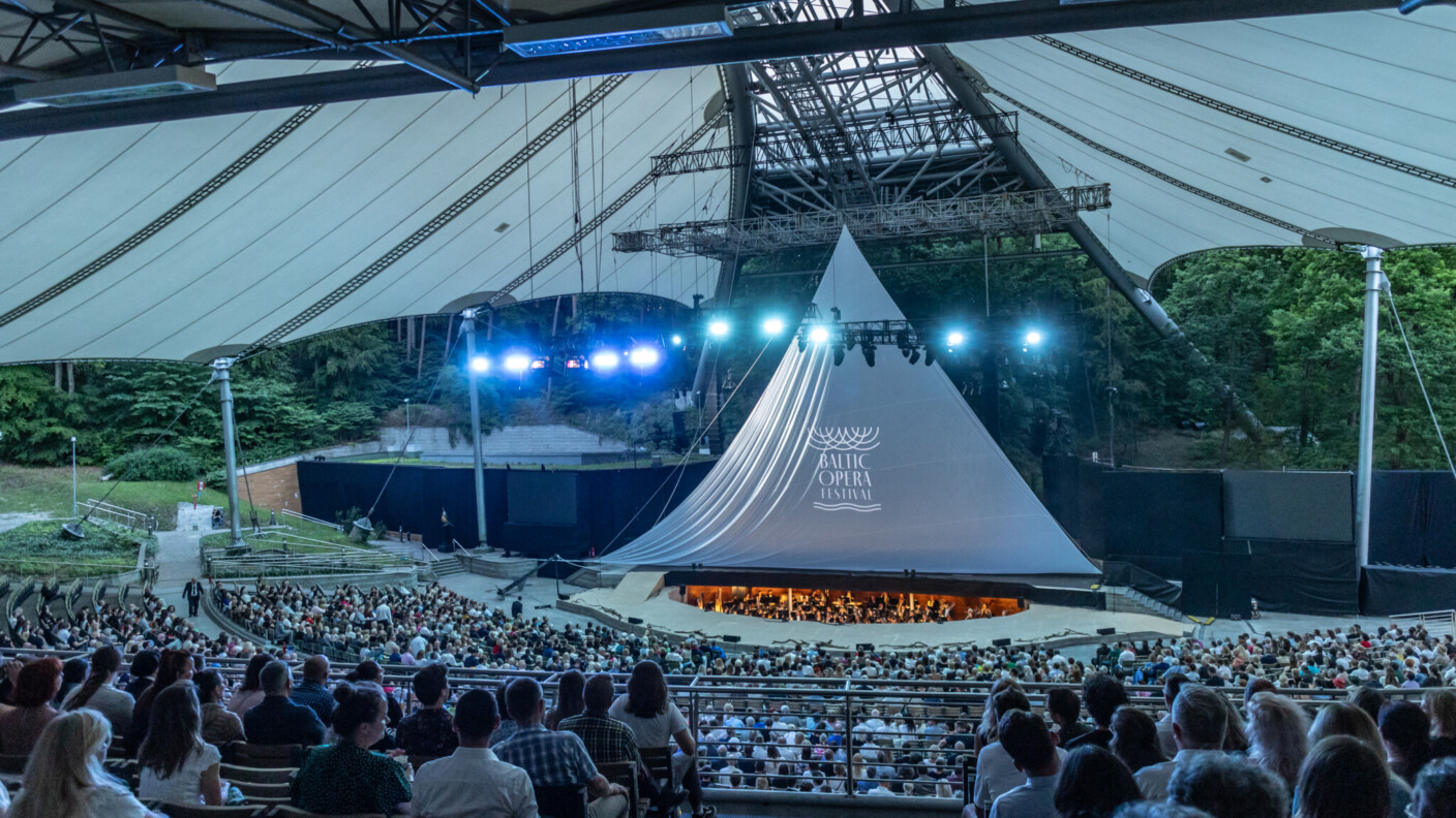 Die überdachte Waldbühne nahe Danzig ist eines der Highlights des Baltic Opera Festivals
