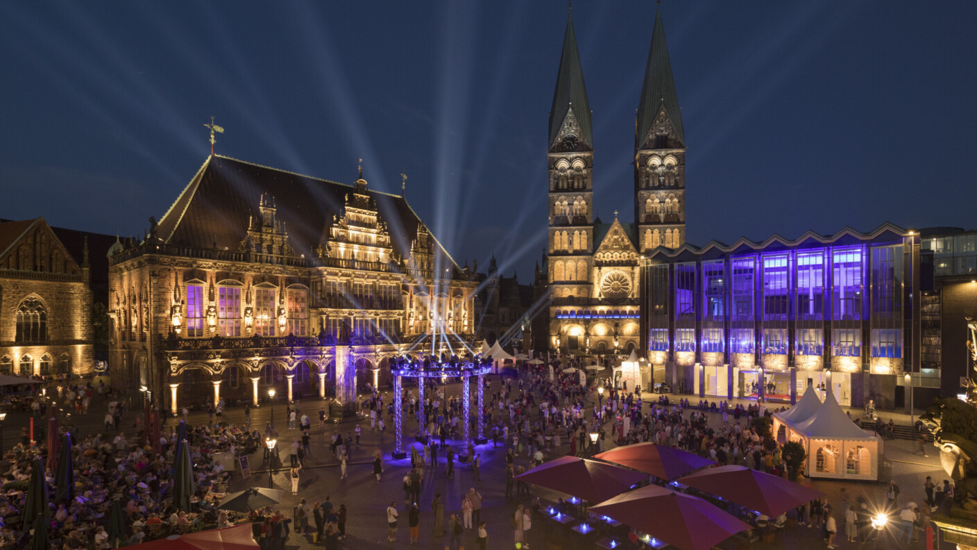 Am Eröffnungsabend des Musikfest Bremen finden achtzehn Konzerte rund um den Rathausplatz statt
