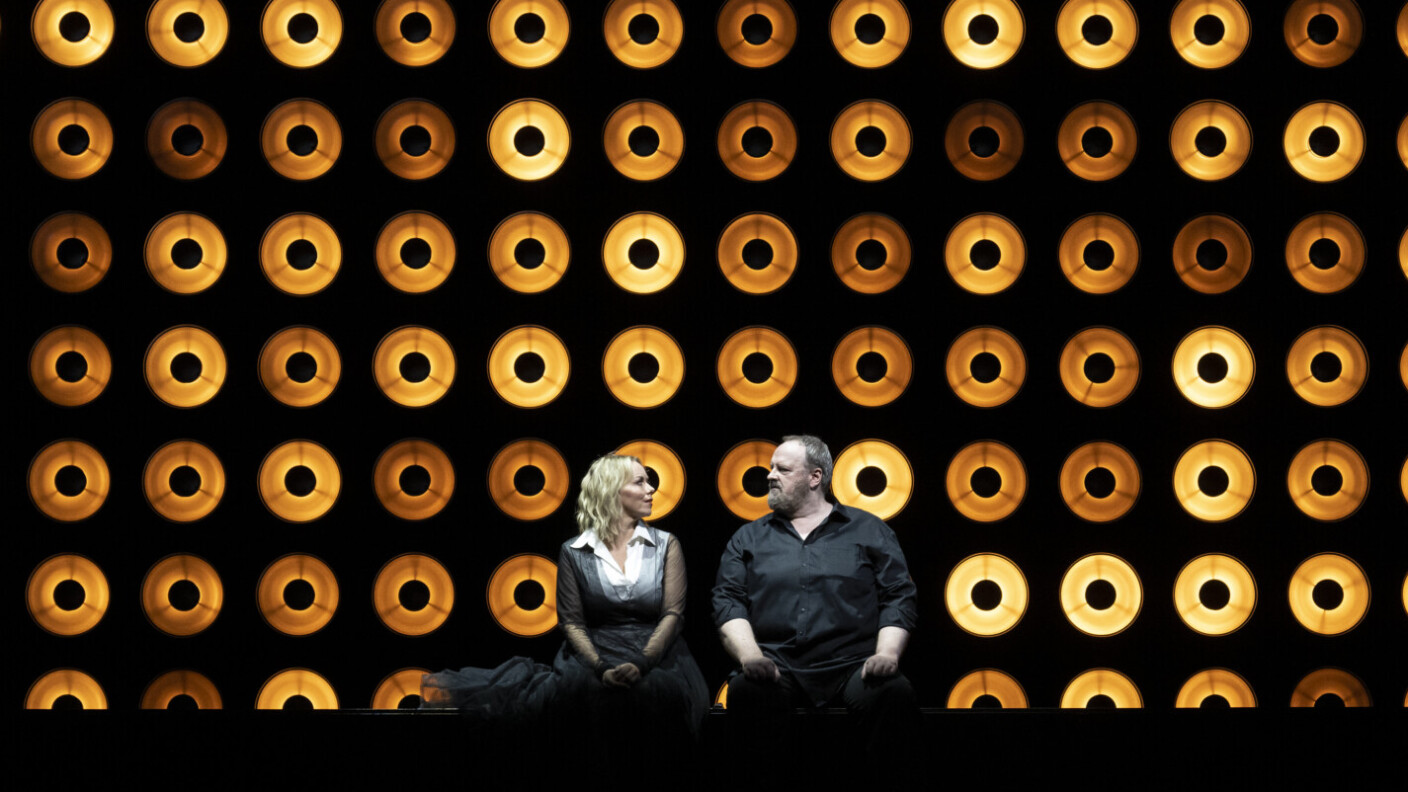 Liebestod vor der Lichterwand: Wagners „Tristan und Isolde“ am Grand Théâtre de Genève