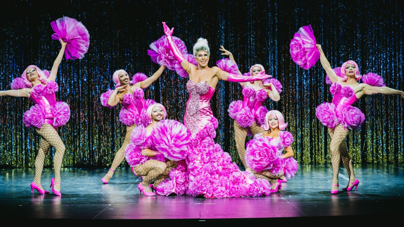 Schrill, aber nicht über die Stränge schlagend inszeniert Regisseur Matthew Wild in Kassel „La Cage aux Folles“