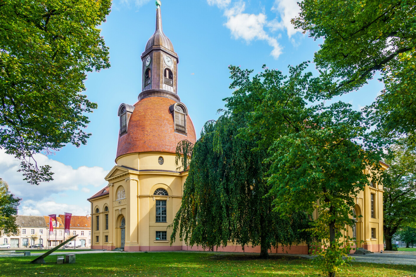 Im Jahr 1787 abgebrannt, wurde St. Marien, die heutige Kulturkirche, 1806 im klassizistischen Stil wiederaufgebaut.
