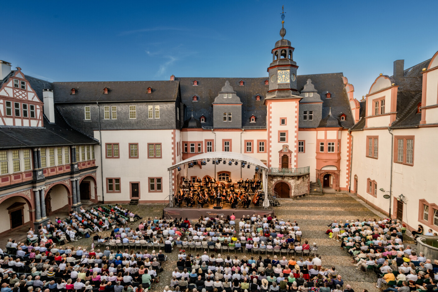 Nationale und internationale Solisten geben sich bei den Weilburger Schlosskonzerten im Renaissancehof die Ehre
