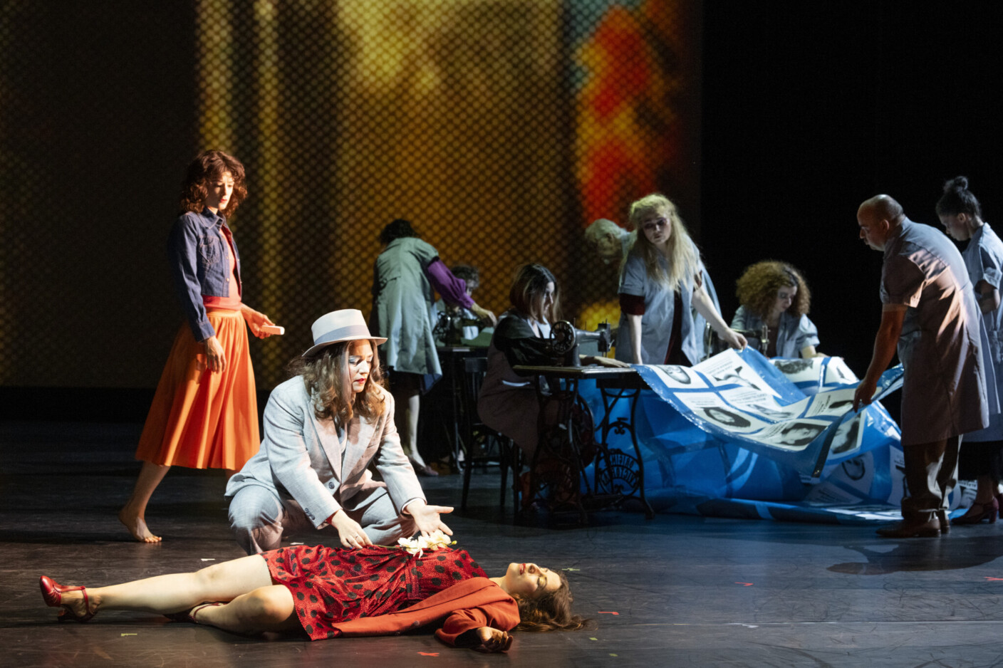 Szenenbild aus „María de Buenos Aires“ an der Oper Köln