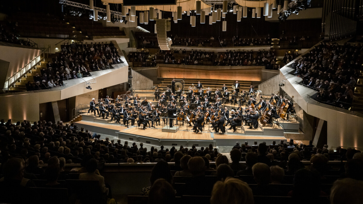 Prominente Unterstützung erhält „Deine Stimme für MUSIK“ von den Berliner Philharmonikern, hier im Konzert im vollbesetzten Saal der Philharmonie Berlin