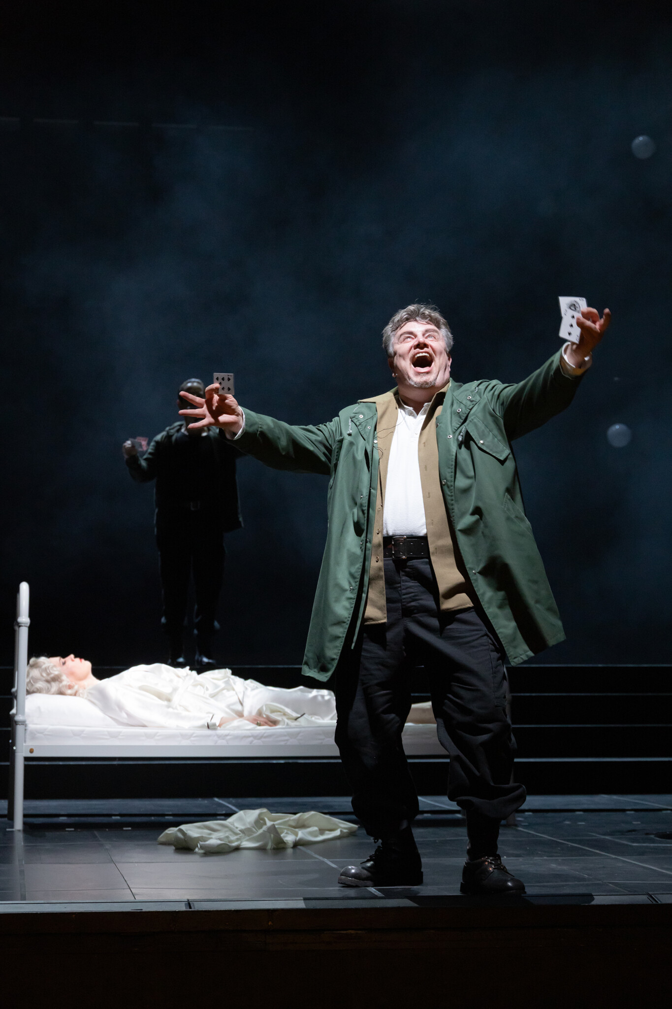 Szenenbild aus „Pique Dame“ am Anhaltischen Theater Dessau