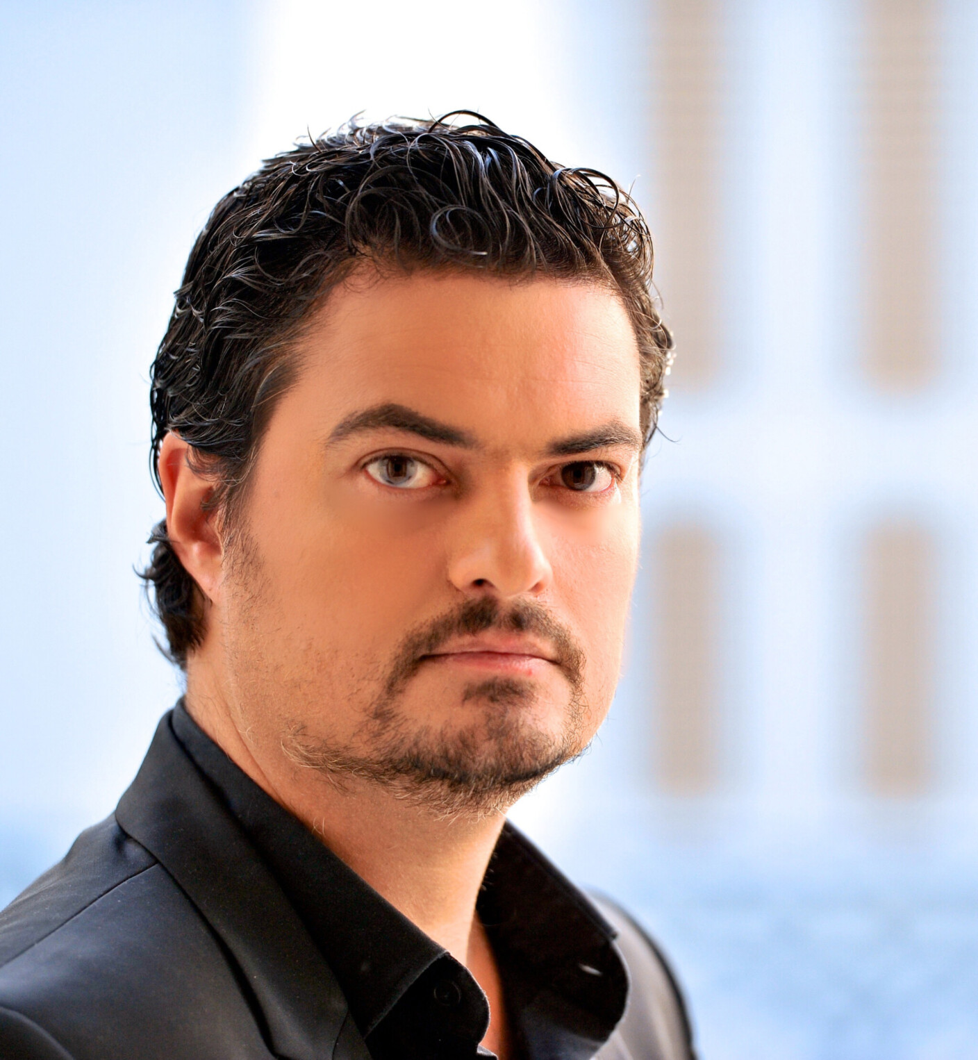 George Petrou begann seine Karriere als Konzertpianist