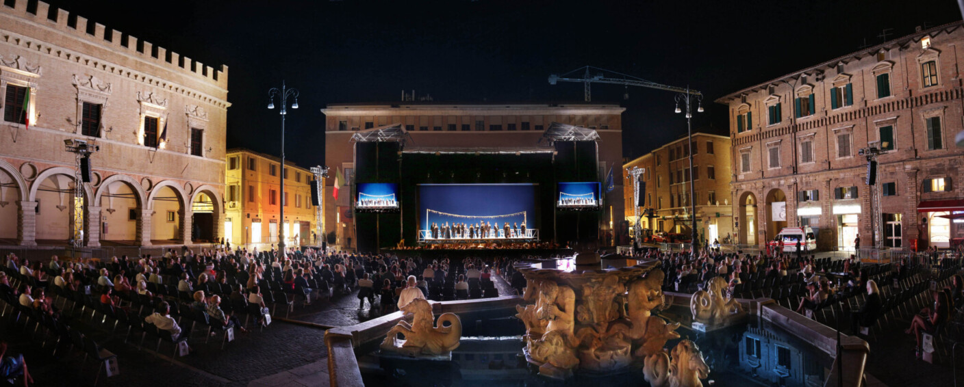 Große Klänge unter freiem Himmel auf dem Piazza Del Popolo