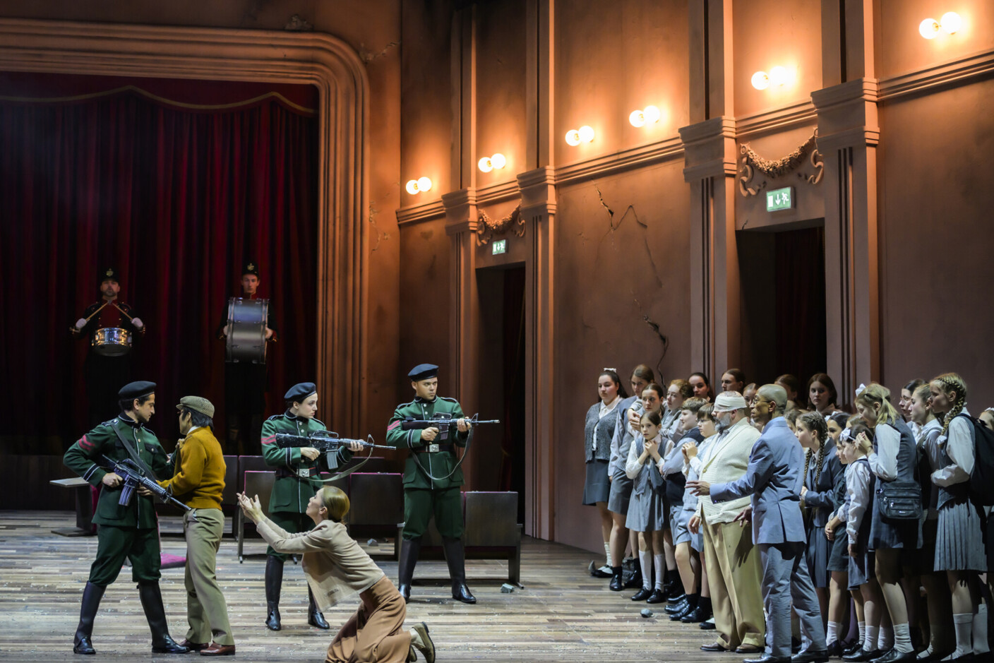 Szene aus „Musik für die Lebenden“ am Theater Bonn