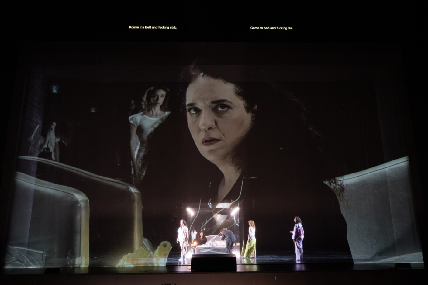 Szenenbild aus „Lash – Acts of Love“ an der Deutschen Oper Berlin