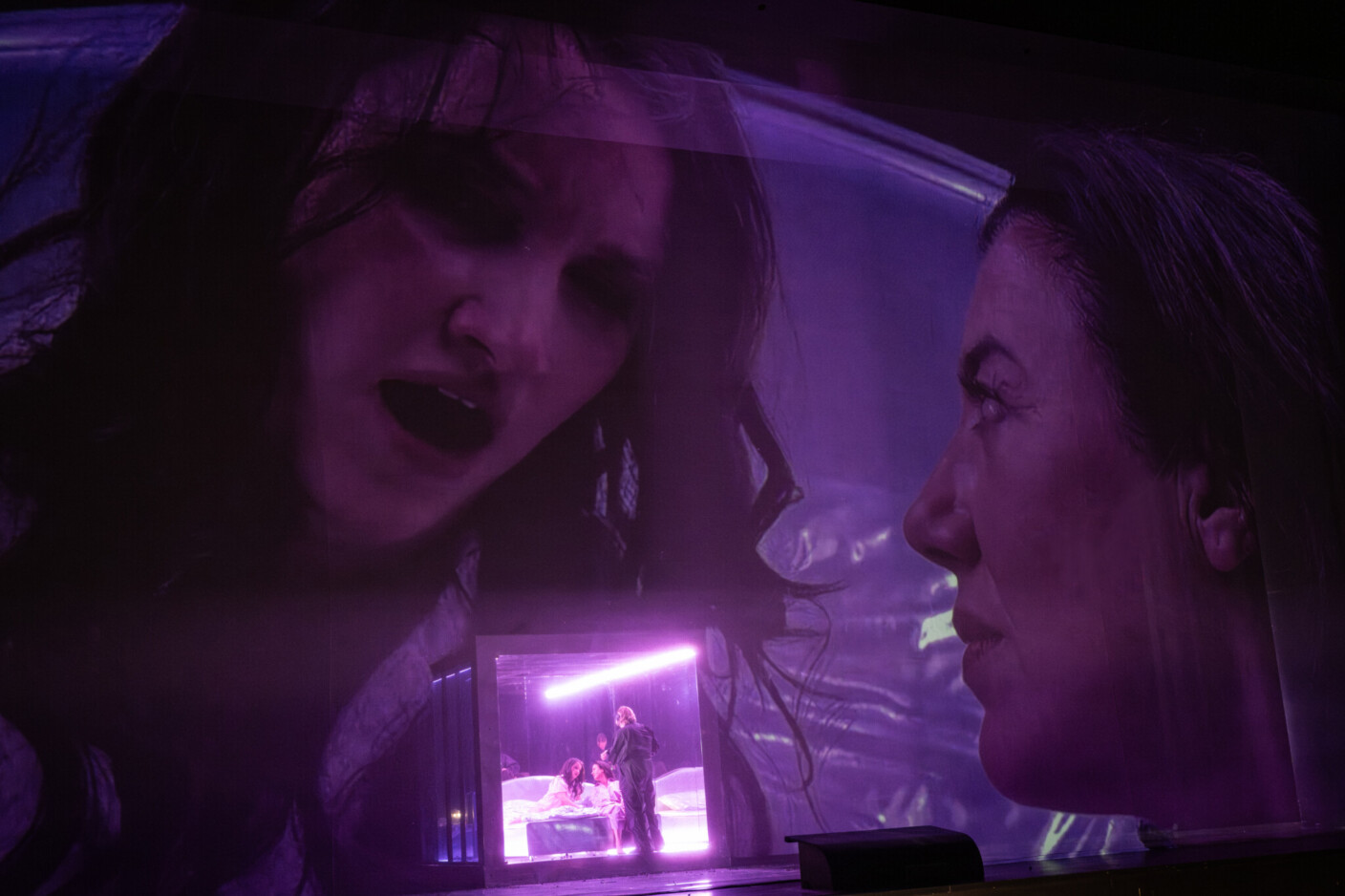 Szenenbild aus „Lash – Acts of Love“ an der Deutschen Oper Berlin