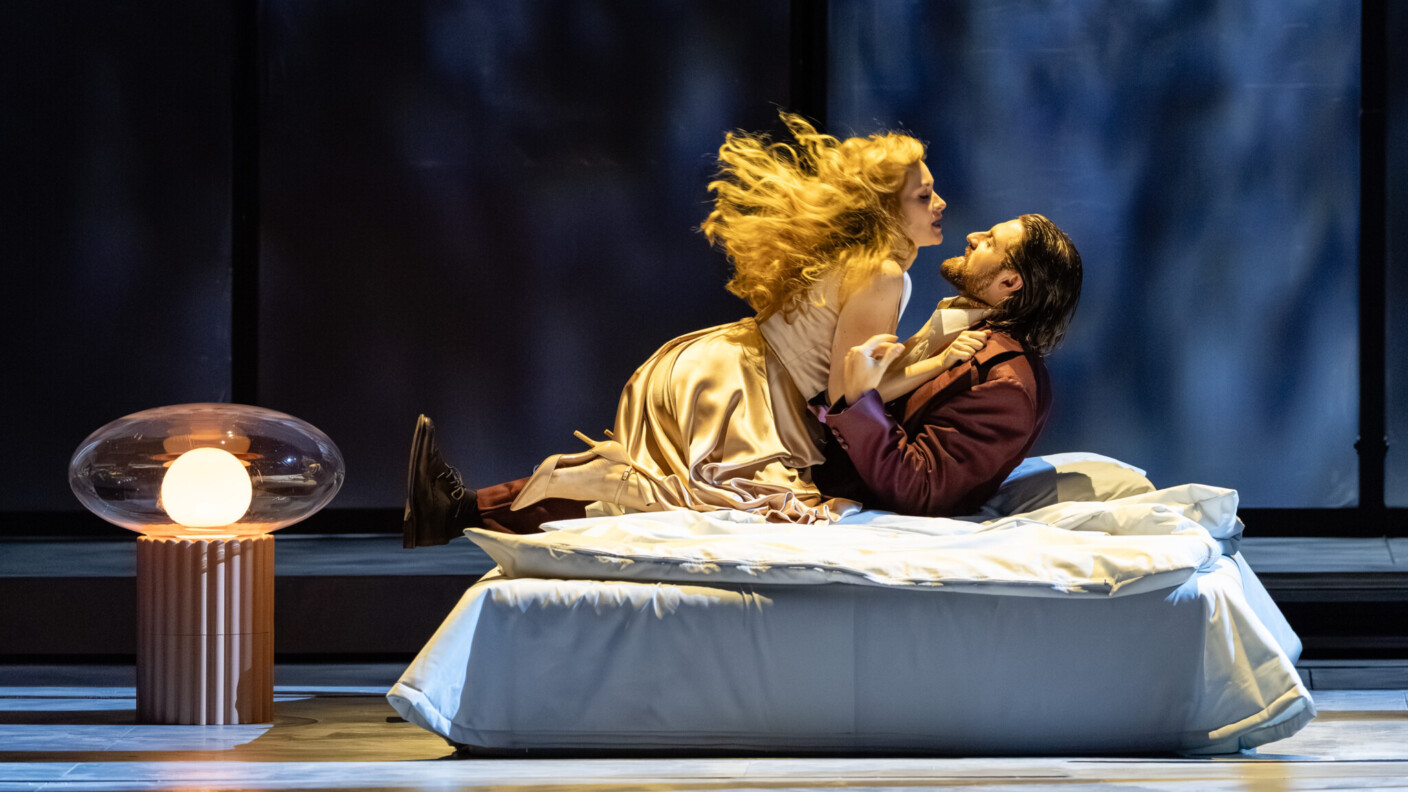 Im neuen Münchener „Don Giovanni“ kann die Regie mit den aufgebotenen Sängern bei der Premiere nicht mithalten – im Bild: Vera-Lotte Becker und Konstantin Krimmel