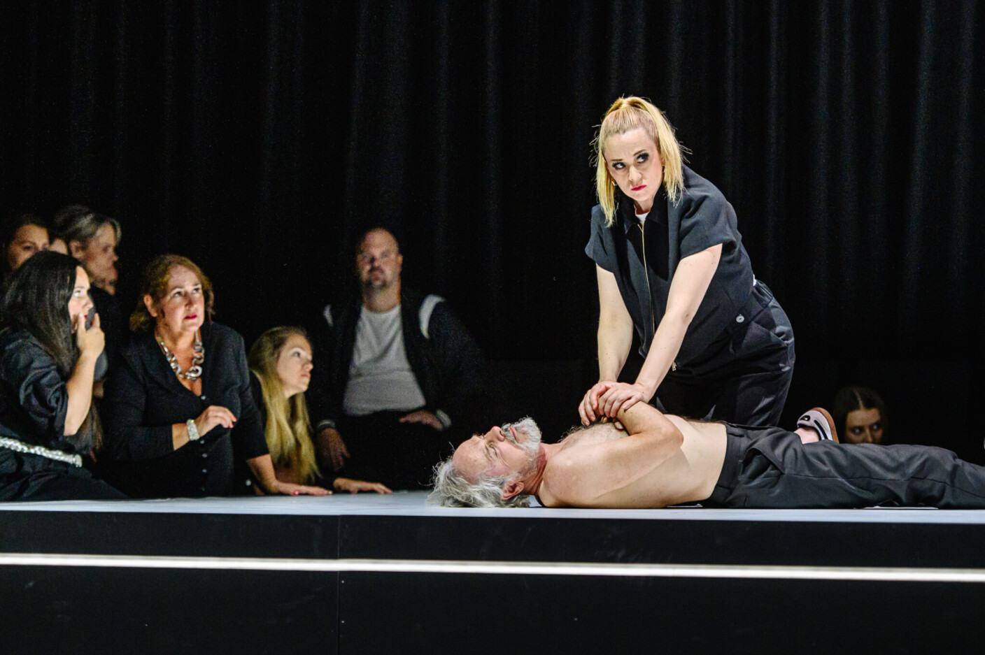 Szenenbild aus „Attila“ bei den Opernfestspielen Heidenheim