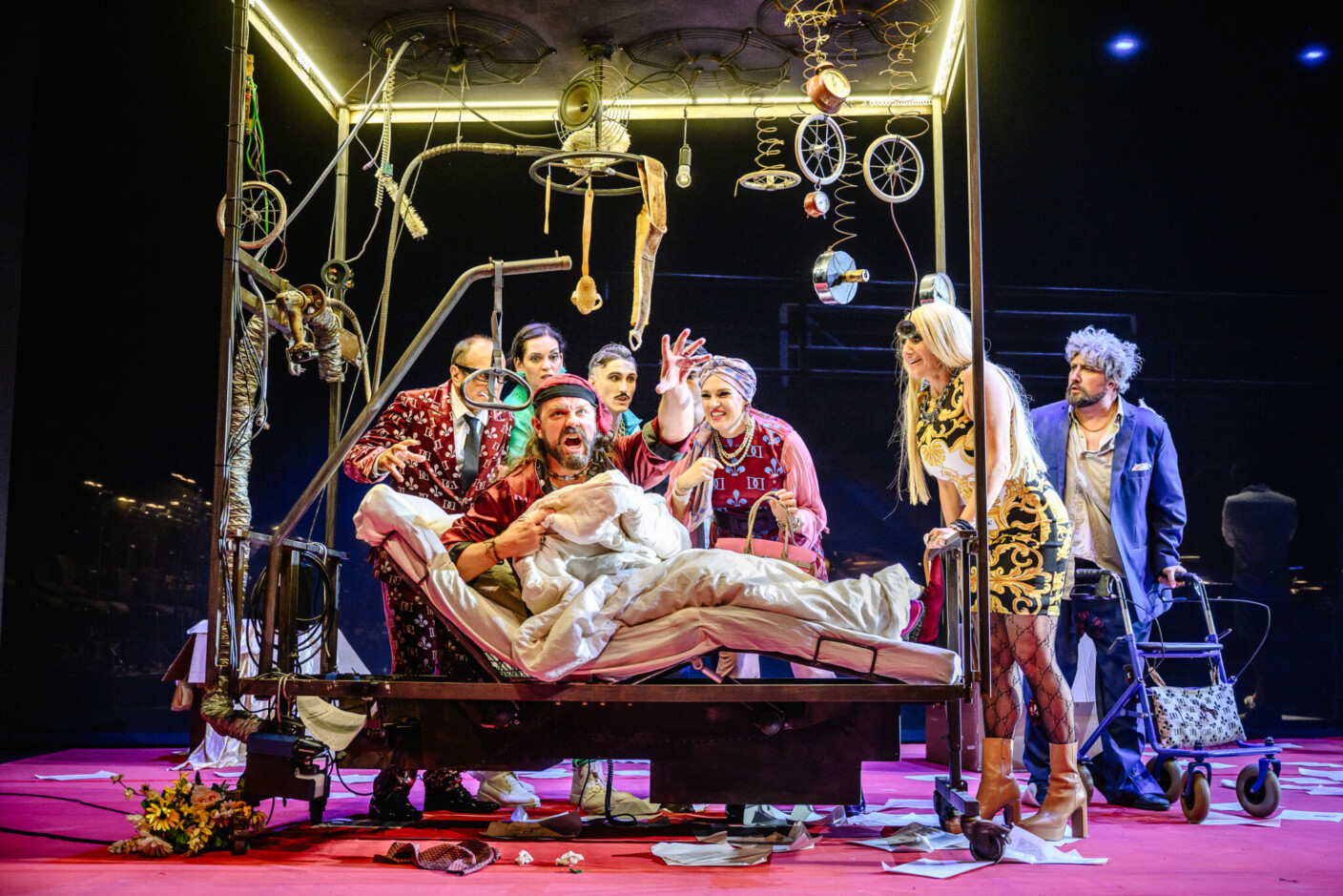 Szenenbild aus „Gianni Schicchi“ bei den Opernfestspielen Heidenheim
